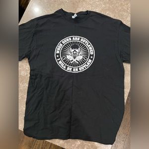 Mens size large graphic tee